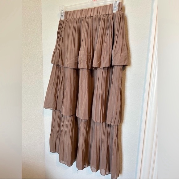 Elegant Tan Midi Skirt - Picture 5 of 5